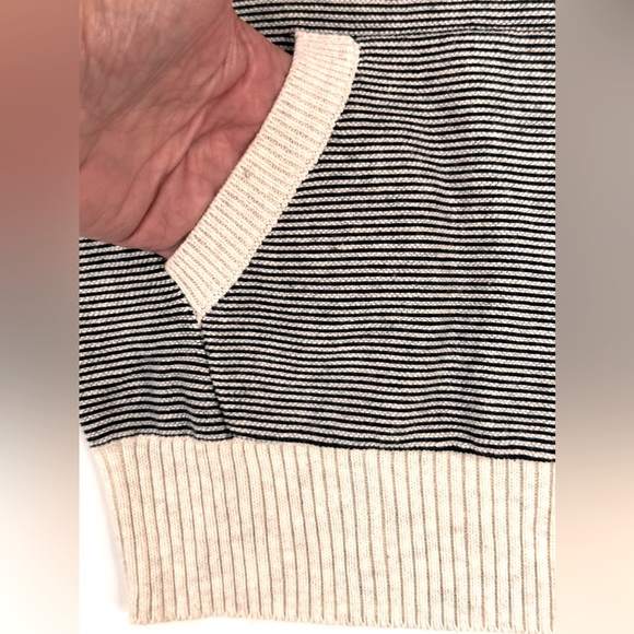 Cat & Jack Hooded Pullover Sweater Front Pocket Ribbed Hem & Wrists XS(4… - Picture 3 of 7